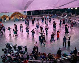 Soirées dansantes a Paris : rock, salsa, valse